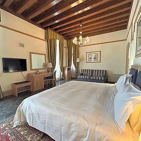 Foscari Palace Hotel 4*