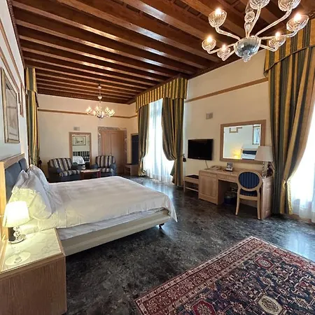 فوسكاري بالاس فندق