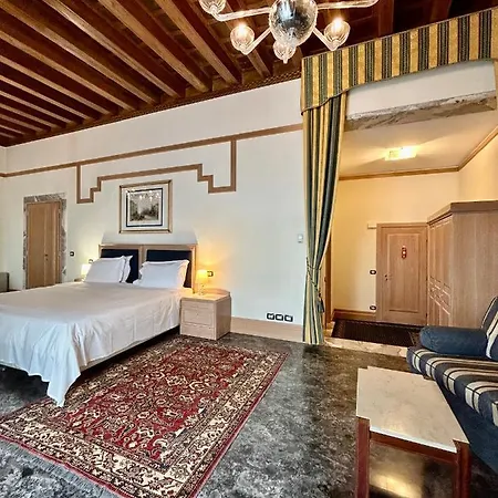 فوسكاري بالاس فندق 4*