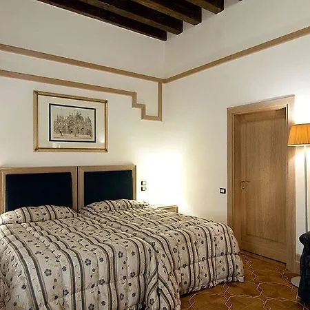 فوسكاري بالاس 4*