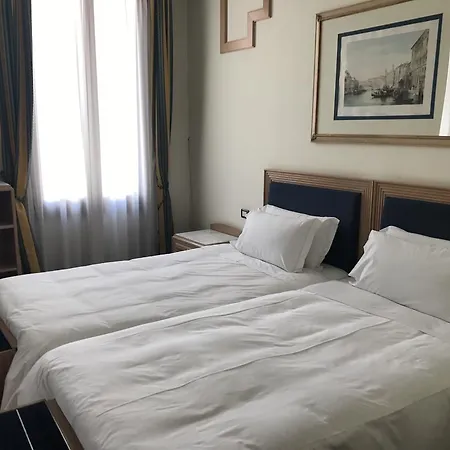 フォスカリ パレス ホテル 4*