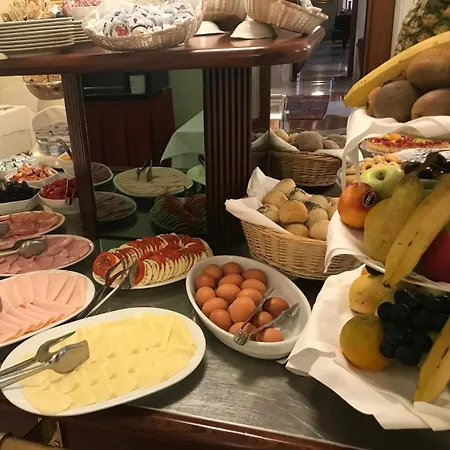 フォスカリ パレス ホテル 4*